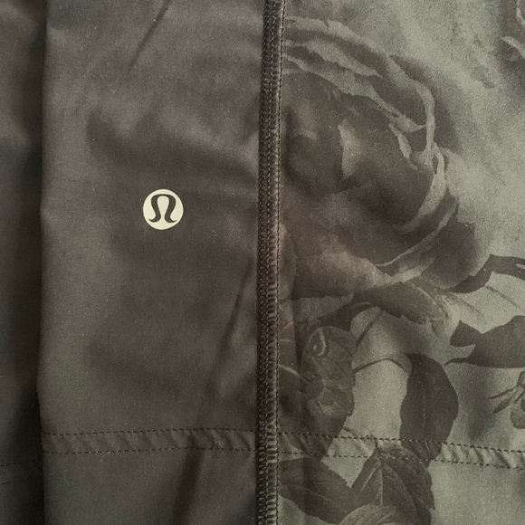 Lululemon T.H.E. Short Linerless 11" - Picture 2 of 2